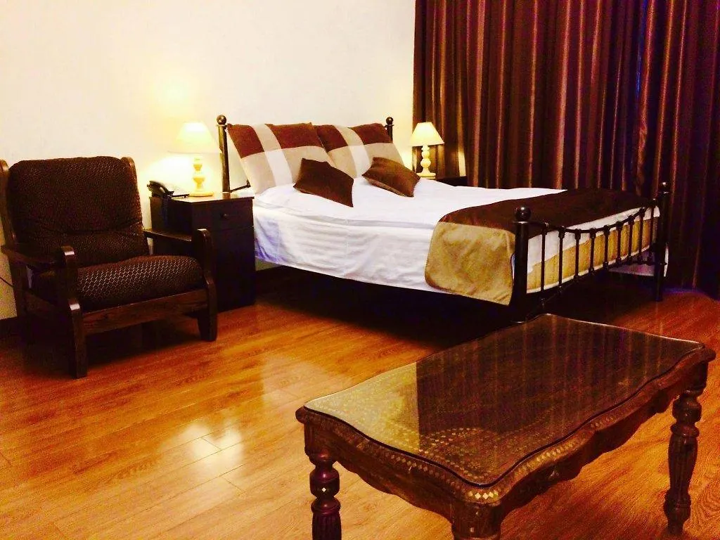 فندق بريتِش هاوس تبليسي 4*,